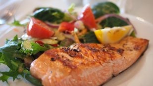 Los pescaderos expertos coinciden: "El lunes se puede comprar pescado, pero de Noruega; si buscas pescado nacional el día ideal es a partir del miércoles"