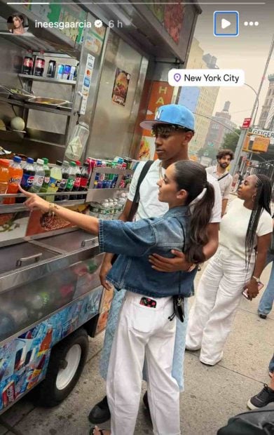 Lamine Yamal en un puesto de Nueva York con Inés García
