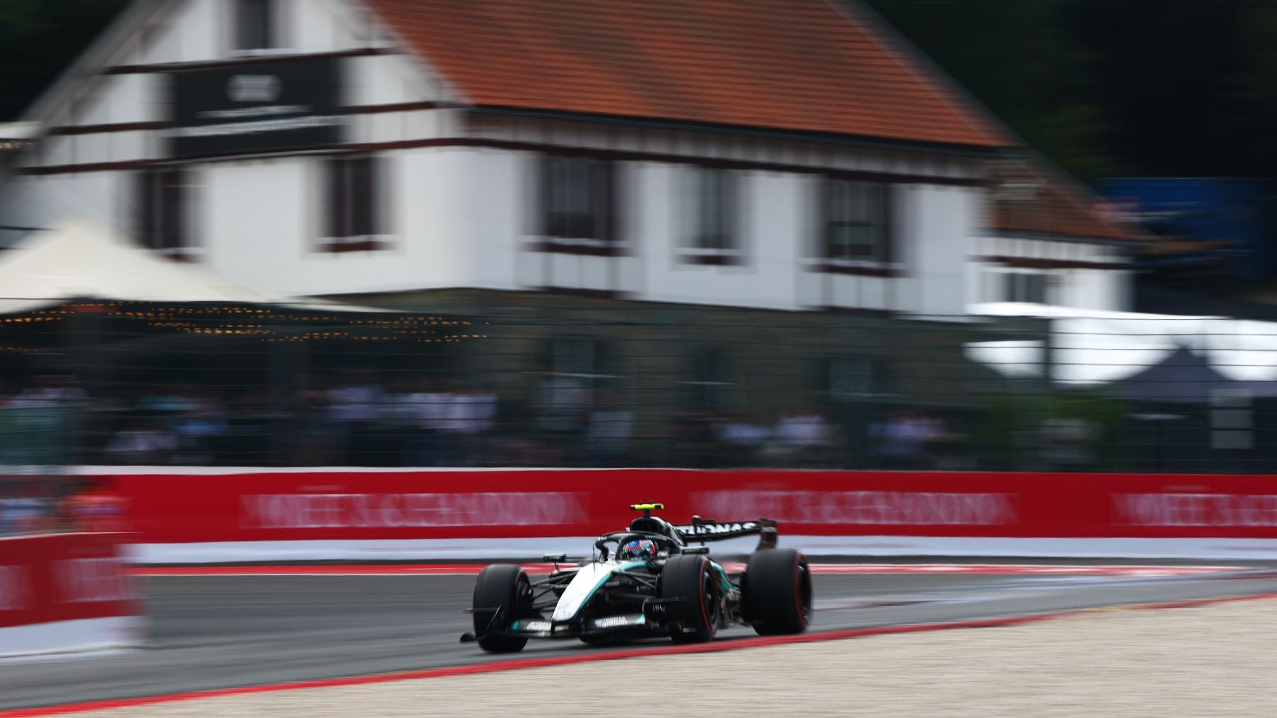 Antonelli termina con la igualdad y vuela hacia la pole en Spa con Sainz decimoquinto y Alonso último
