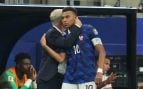 La emotiva despedida de Mbappé a Deschamps antes de su última vez con Francia: «Hemos fallado…»