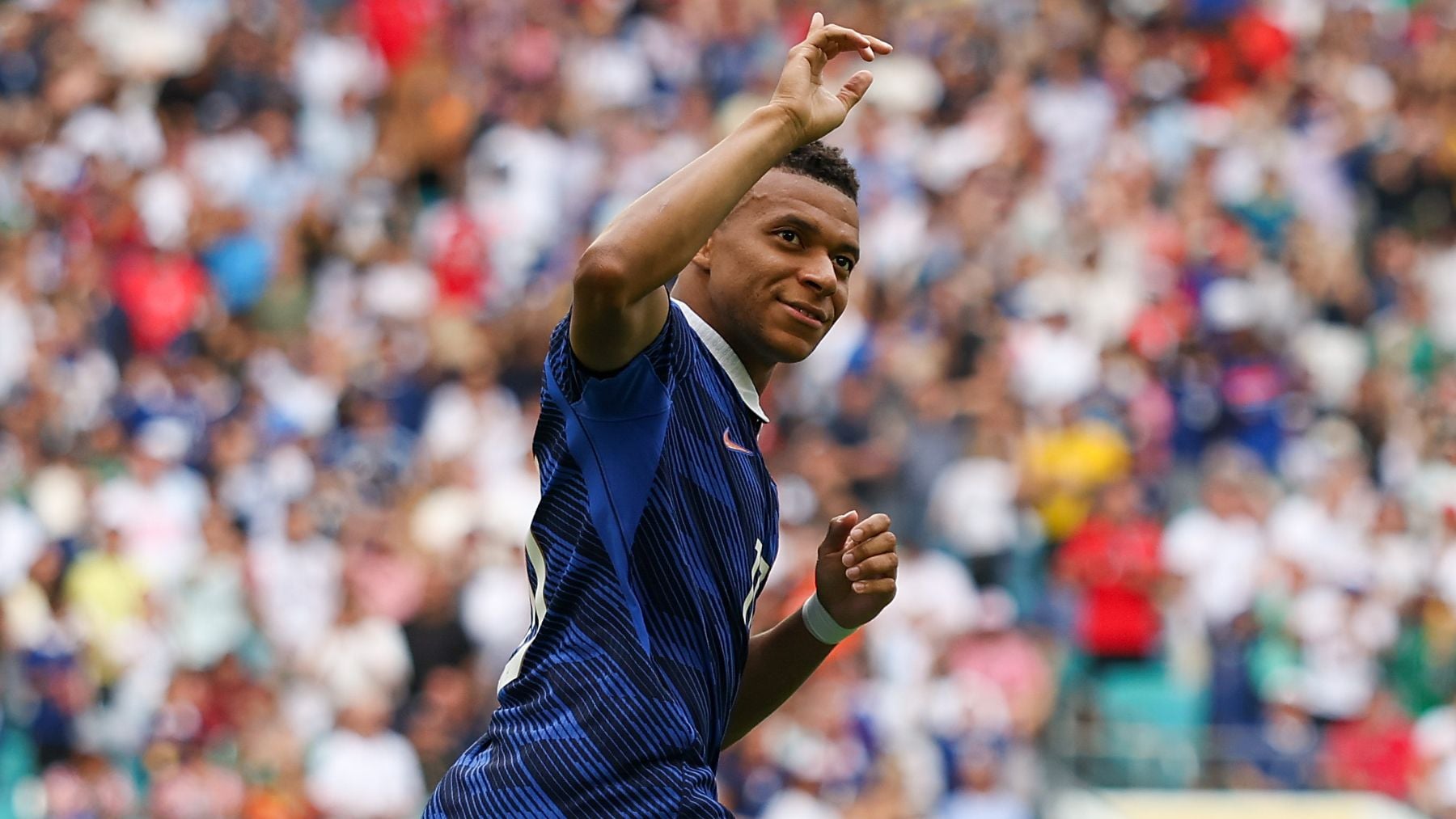 Mbappé desata la reacción de Francia y pica a Messi antes de la final: doblete contra Inglaterra