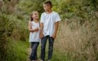 Niños que cuidan de sus hermanos