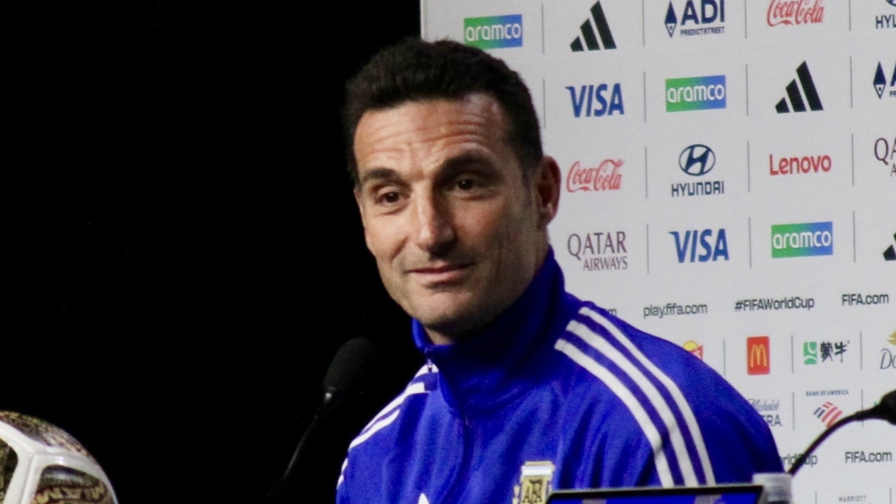 Scaloni se rinde a Lamine Yamal: Sería bueno que lo encerraran en la habitación