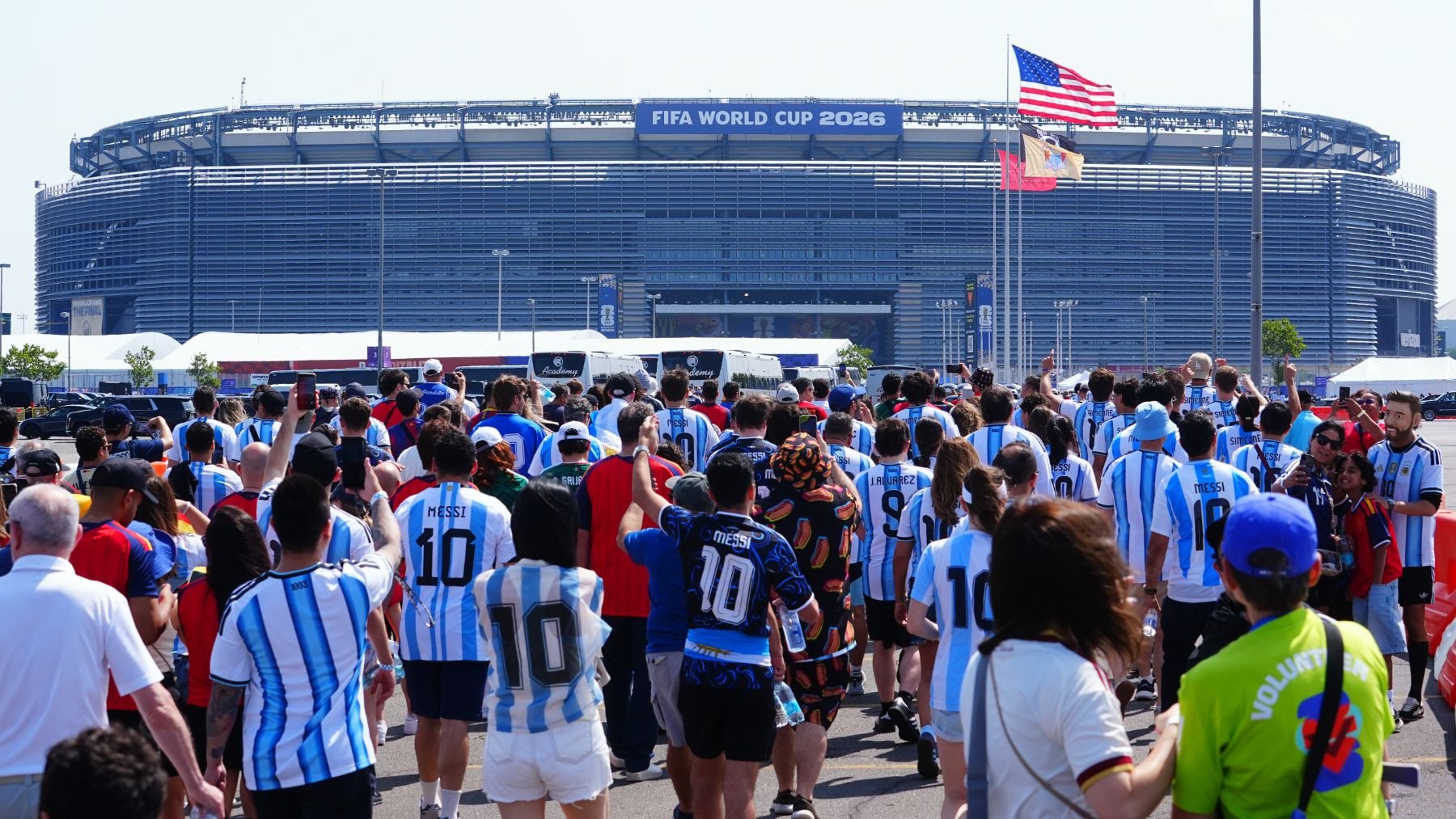 Caos antes del España - Argentina: la llegada de Trump provoca colas interminables para entrar al estadio