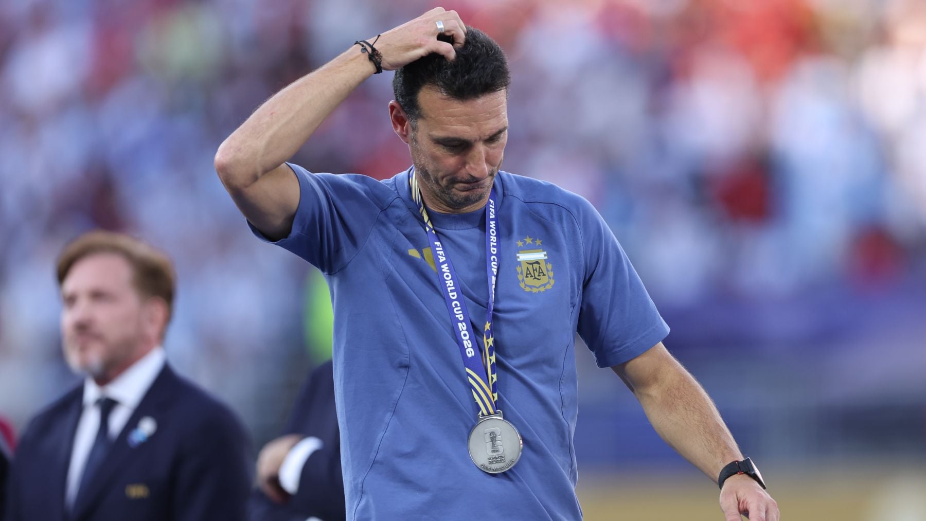 Scaloni rompe a llorar en rueda de prensa tras dejar entrever que se puede ir de Argentina