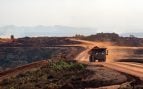 Camión en mina a cielo abierto. Zona de minería. Foto: Freepik / wirestock