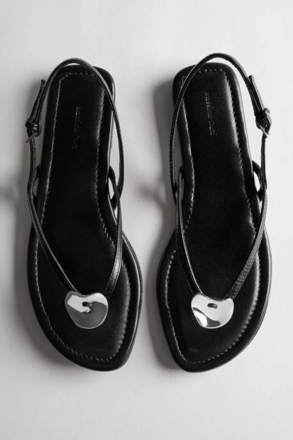 sandalias detalle metalizado tendencia verano calzado