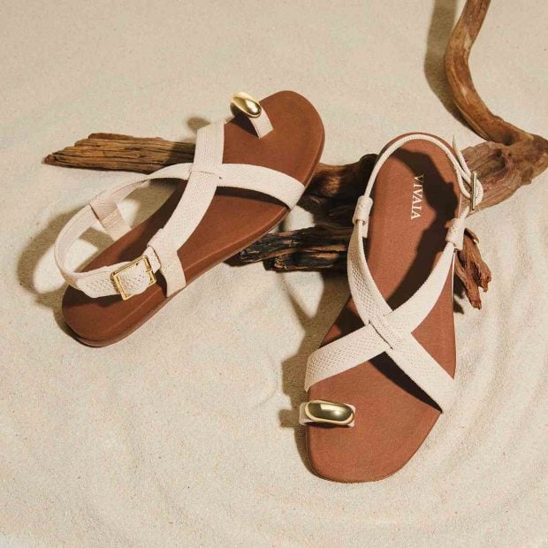sandalias detalle metalizado tendencia verano calzado
