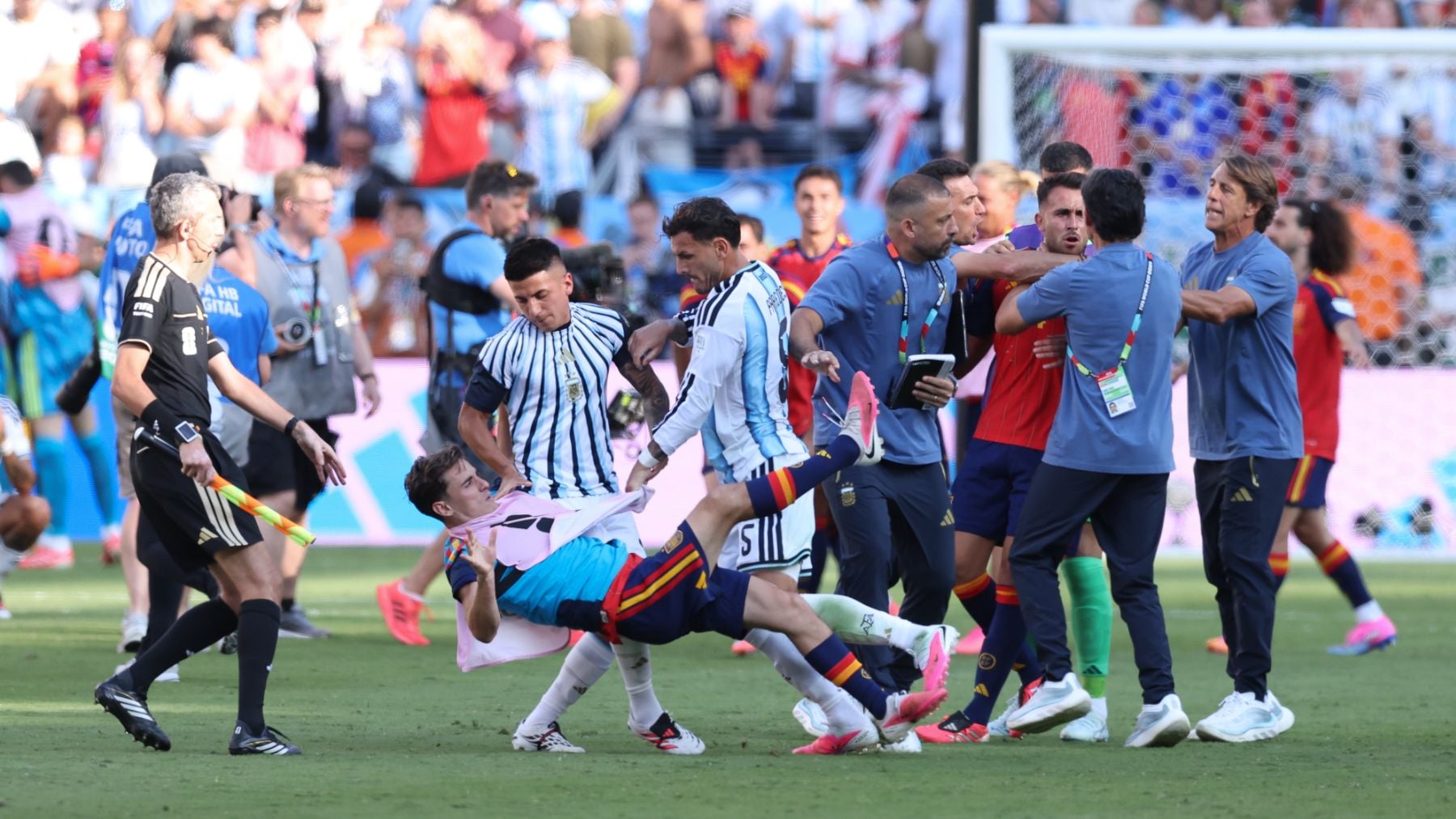 La FIFA abre una investigación a Argentina por sus comportamientos antideportivos en la final