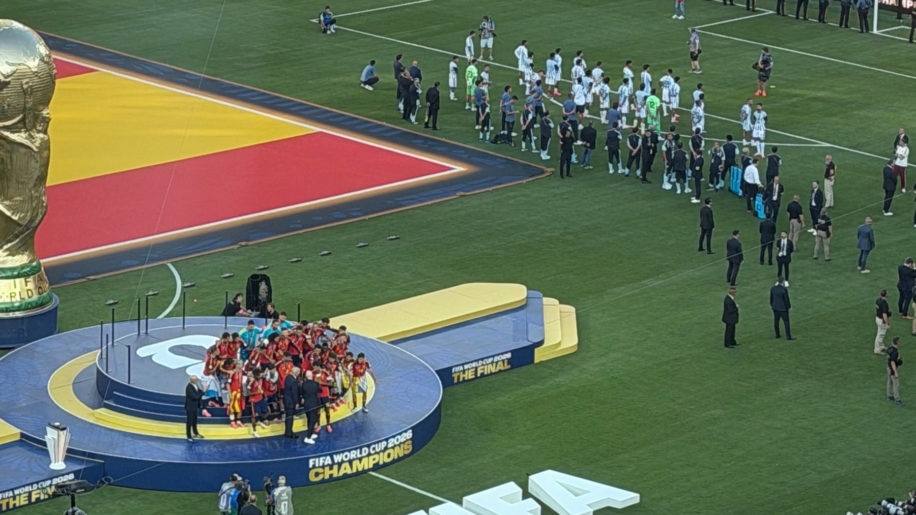 La Argentina de Messi, antideportiva hasta el final: dio la espalda a la entrega de la Copa del Mundo a España