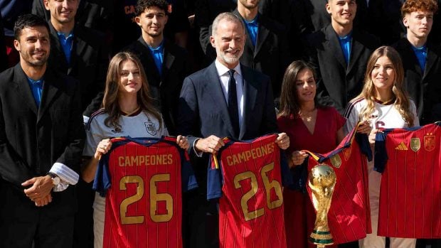 Los Reyes y sus hijas en el Palacio de la Zarzuela. (Foto: RTVE)