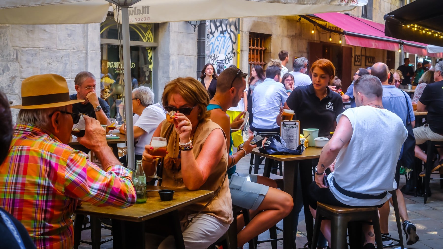 Una terraza durante la época estival en España.