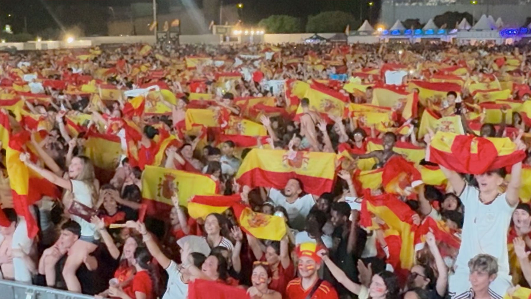 La conquista del Mundial desató la locura en la Fan Zone de Son Fusteret de Palma ante 20.000 aficionados