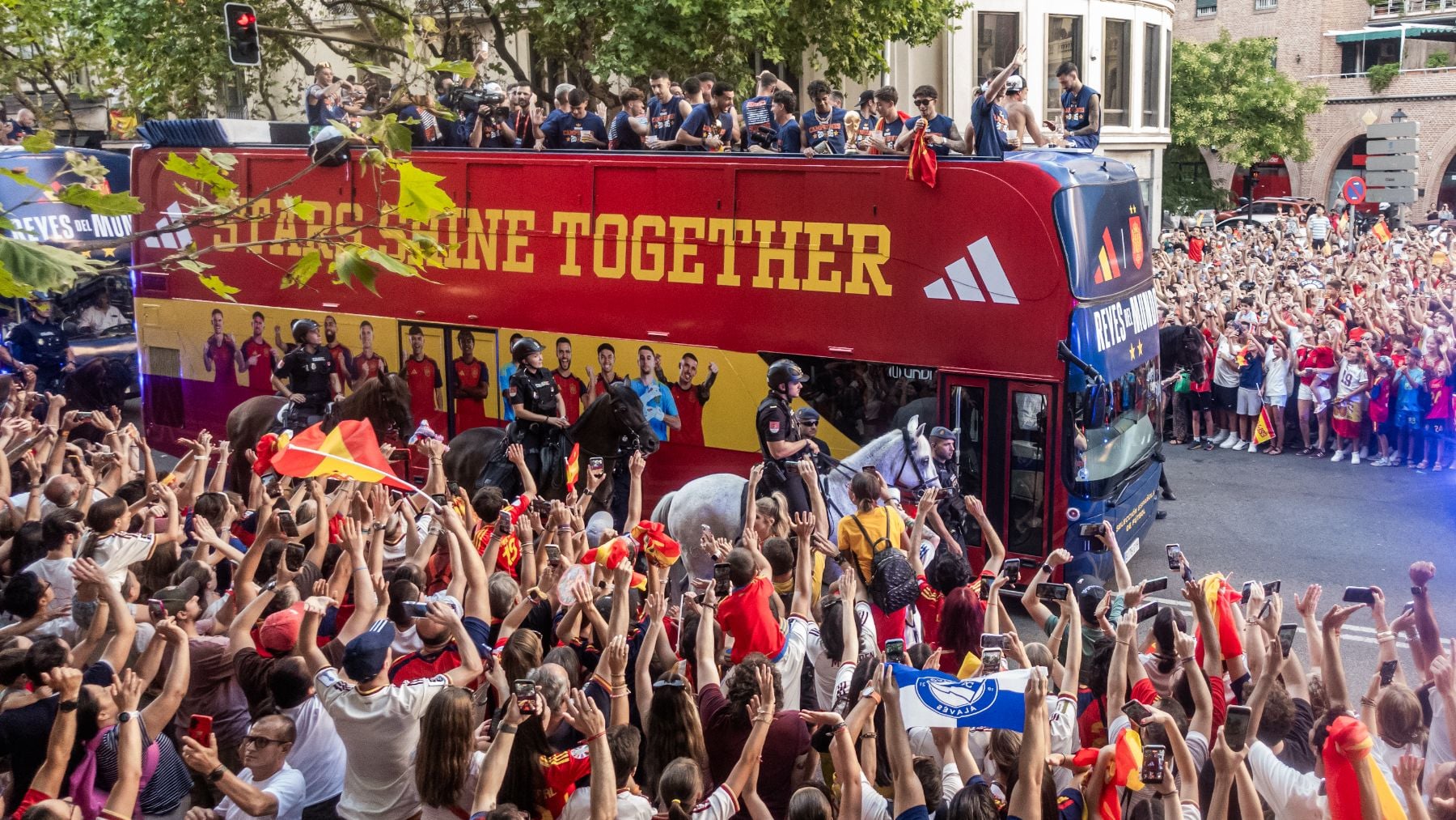 Madrid vibra por España: casi dos millones de personas salen a las calles de la capital para celebrar el Mundial