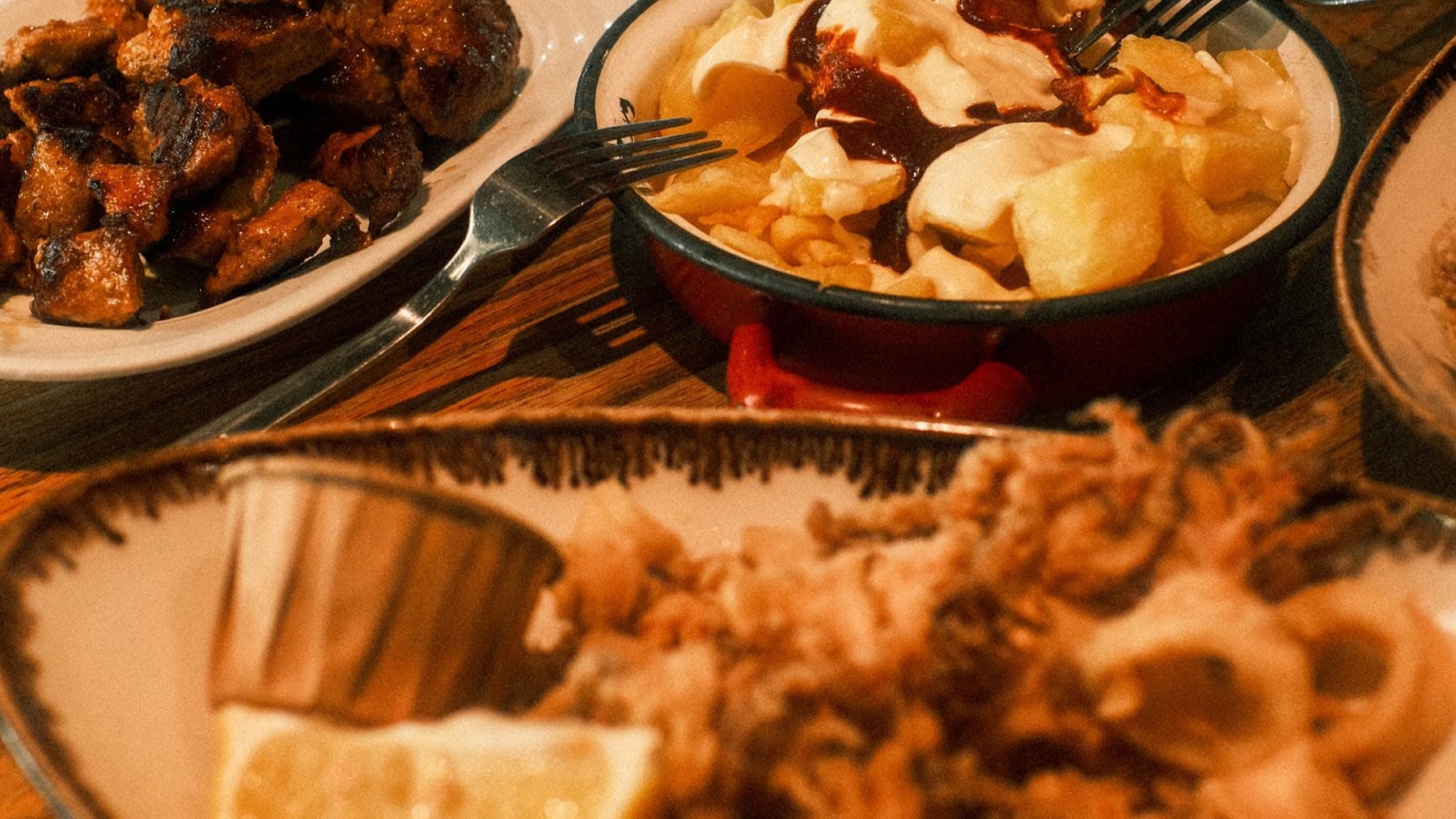 La capital mundial de las tapas está en Andalucía: la ciudad donde mejor se come y enamora con su historia y gastronomía