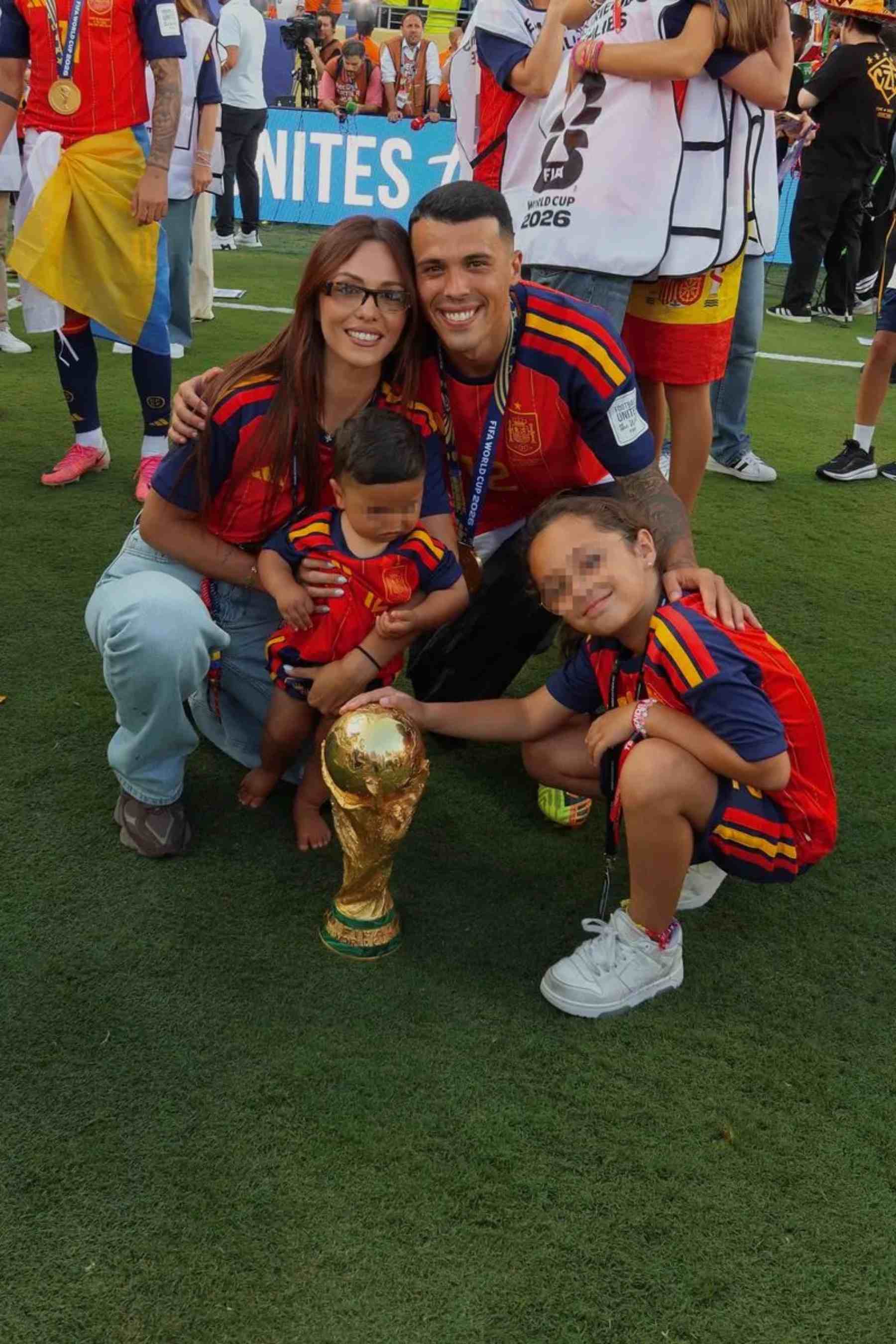 Pedro Porro junto a su familia en la final del Mundial 2026. (Foto: RRSS)