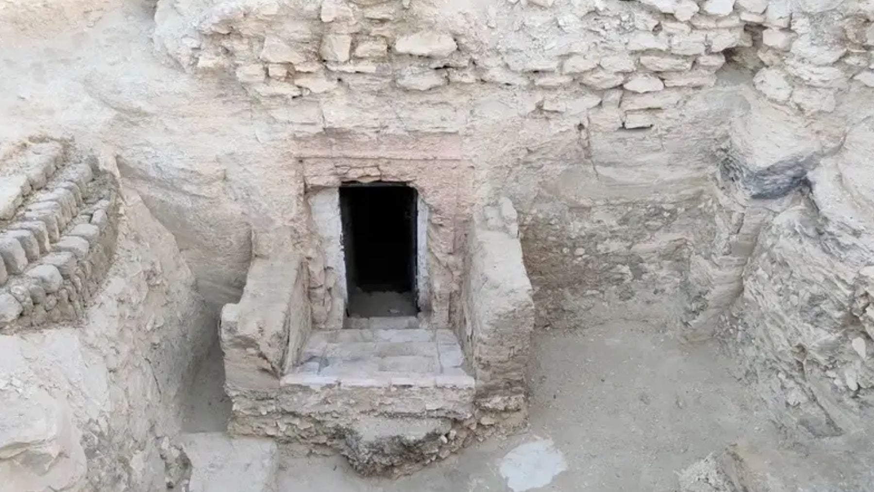 Shock entre los arqueólogos: encuentran en Luxor la tumba de un oficial egipcio de hace 3.000 años pintada con motivos religiosos