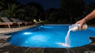 bicarbonato en la piscina