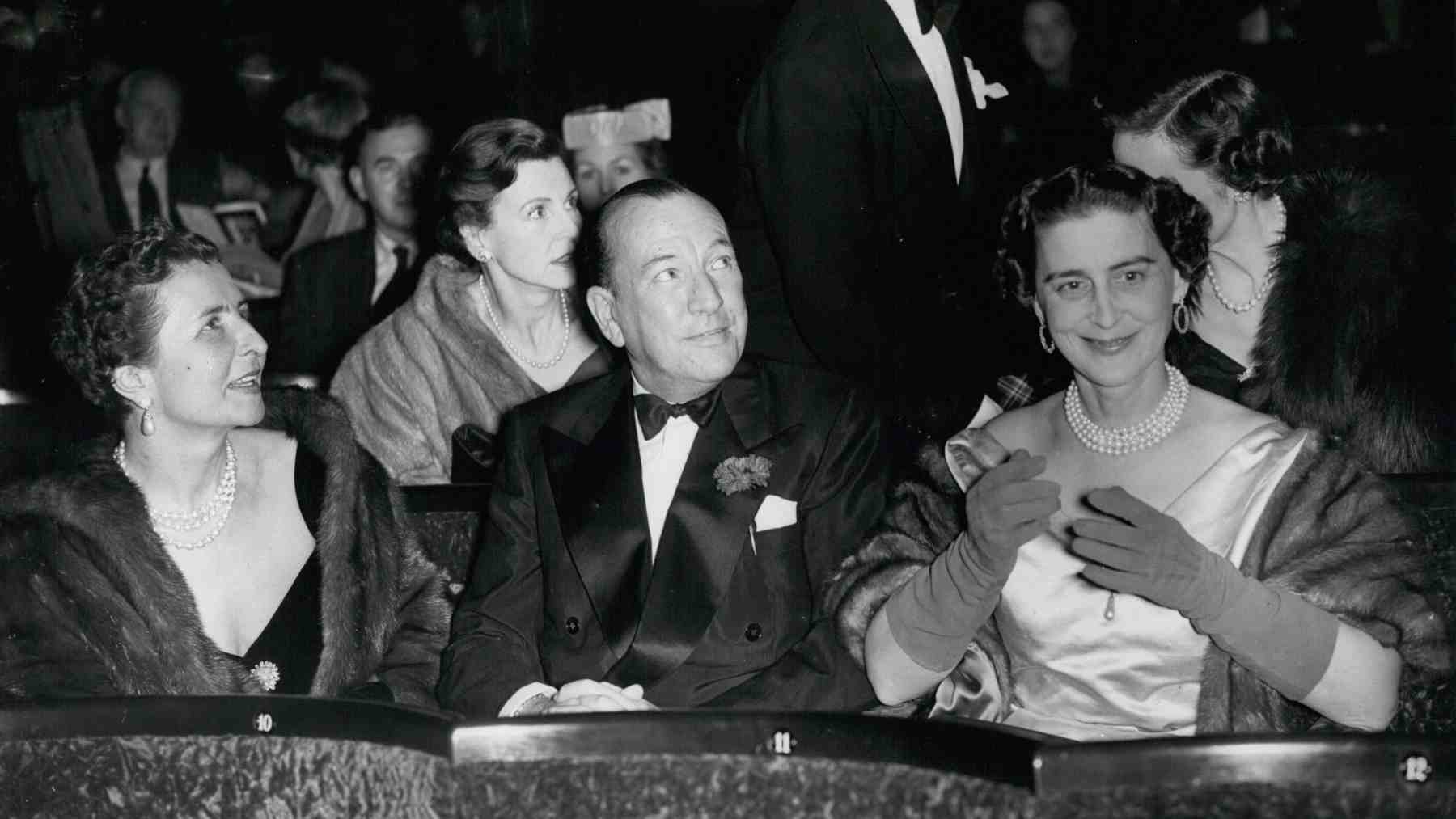 Los duques de Kent durante una obra de teatro. (Foto: Europa Press)