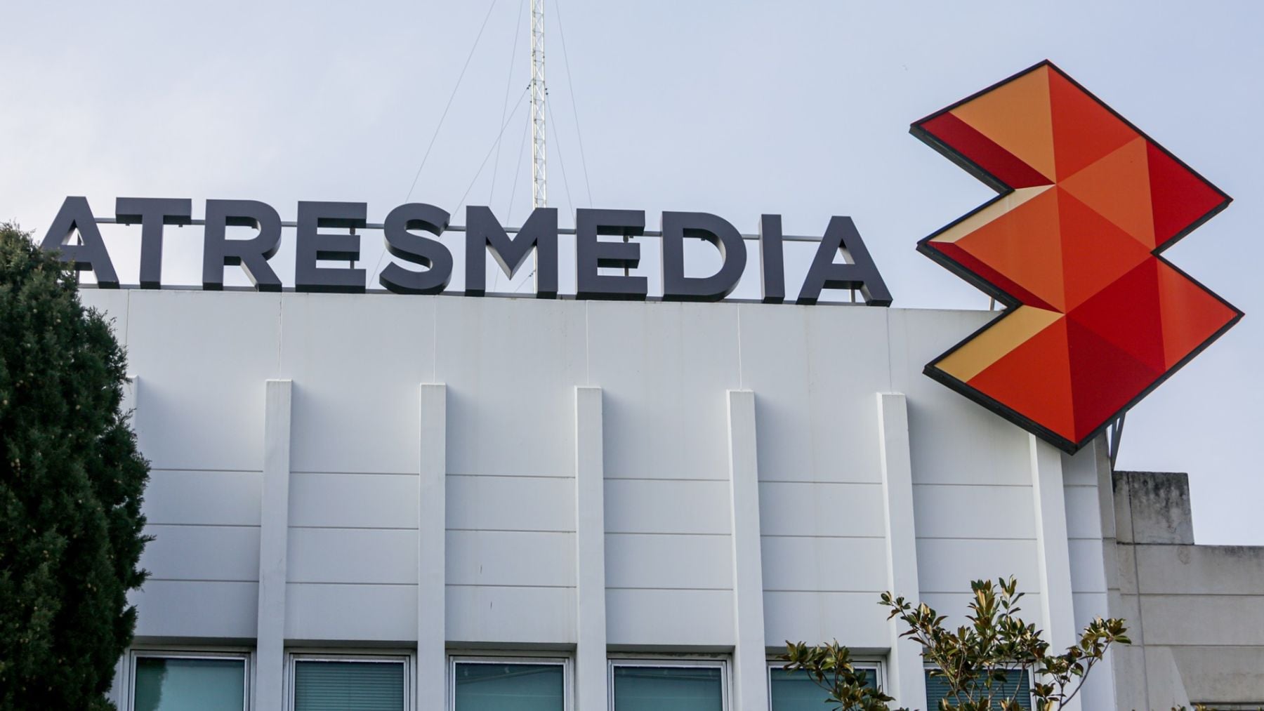 La CNMC da luz verde a Atresmedia para comprar la empresa de publicidad exterior Clear Channel