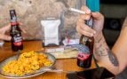 La hostelería carga contra la prohibición de Mónica García de fumar en terrazas: «Tiene eficacia limitada»