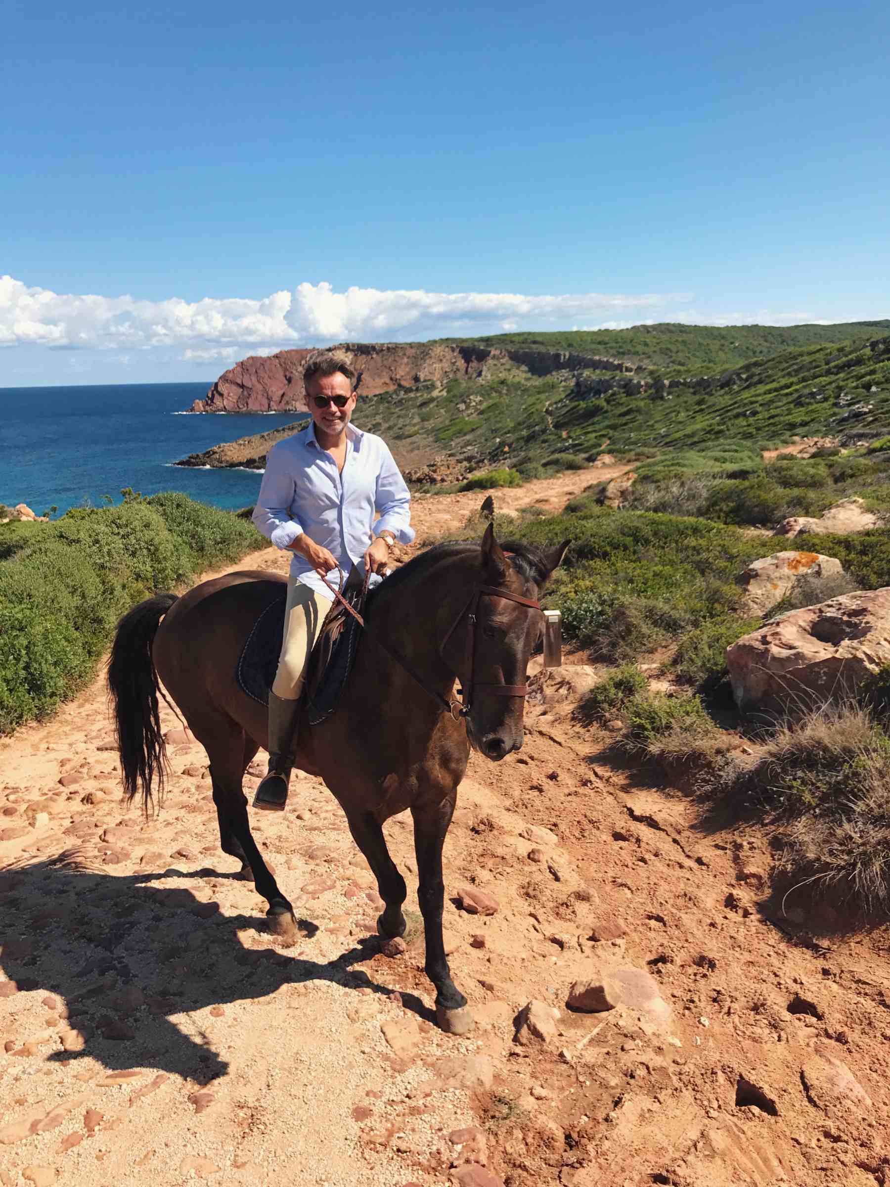 Laurent Morel-Ruymen a caballo. (Foto: Cortes&iacute;a)