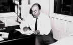 Pablo Neruda durante su sesión de adquisición en la Biblioteca del Congreso en 1966, localizada en la Biblioteca del Congreso. Foto: Gobierno de los Estados Unidos, Dominio público, vía Wikimedia Commons