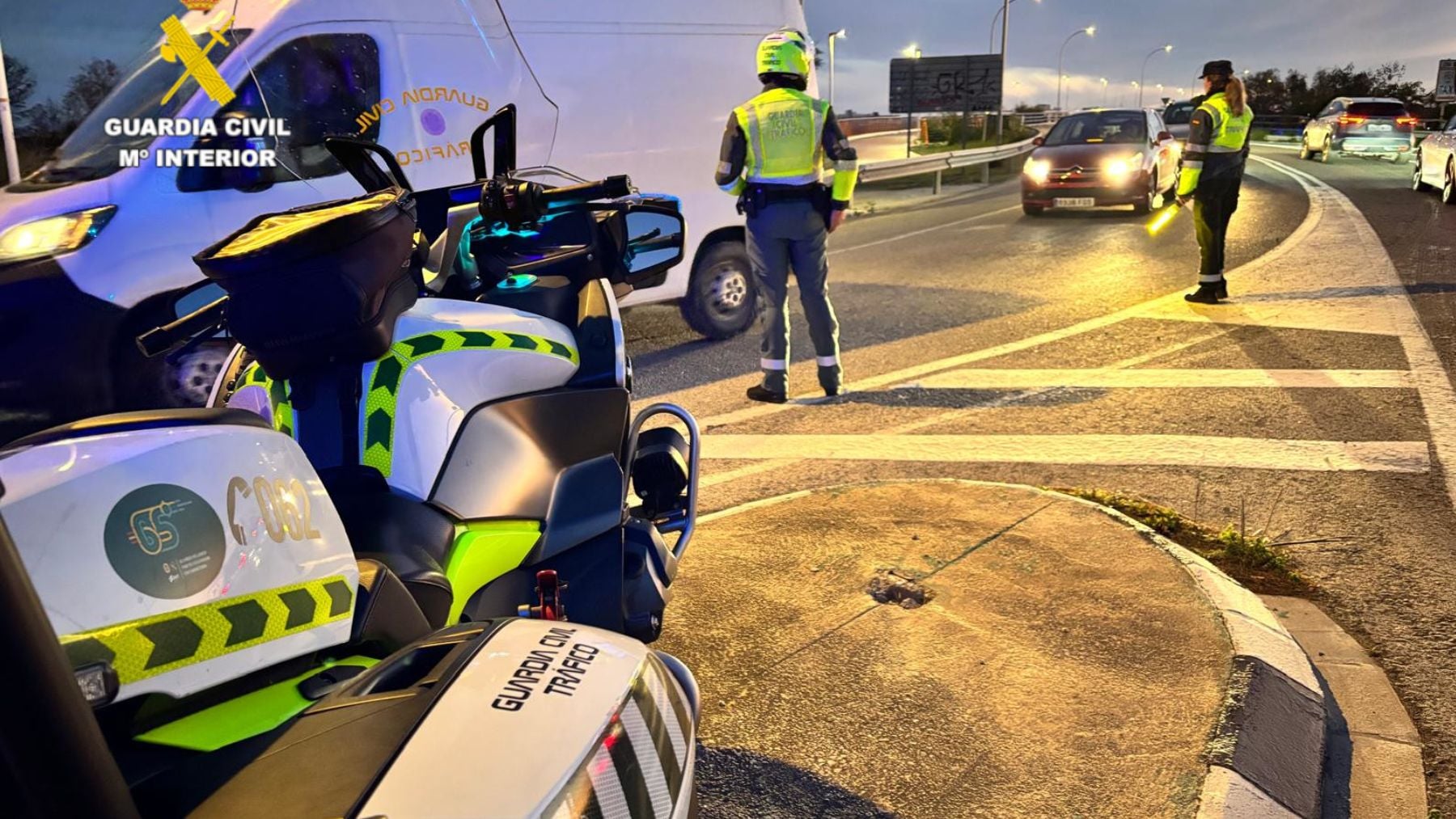 Agentes de la Guardia Civil de Tráfico.