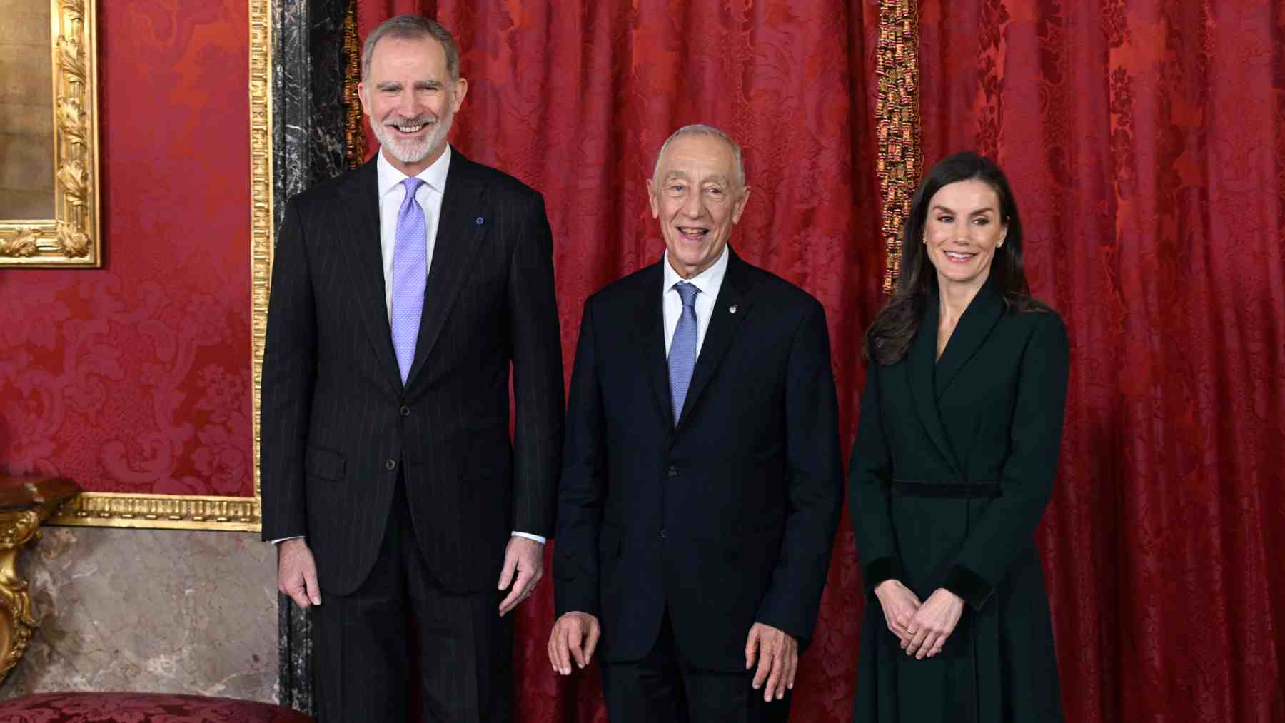Los Reyes Felipe y Letizia junto a Marcelo Rebelo de Sousa. (Foto: Europa Press)