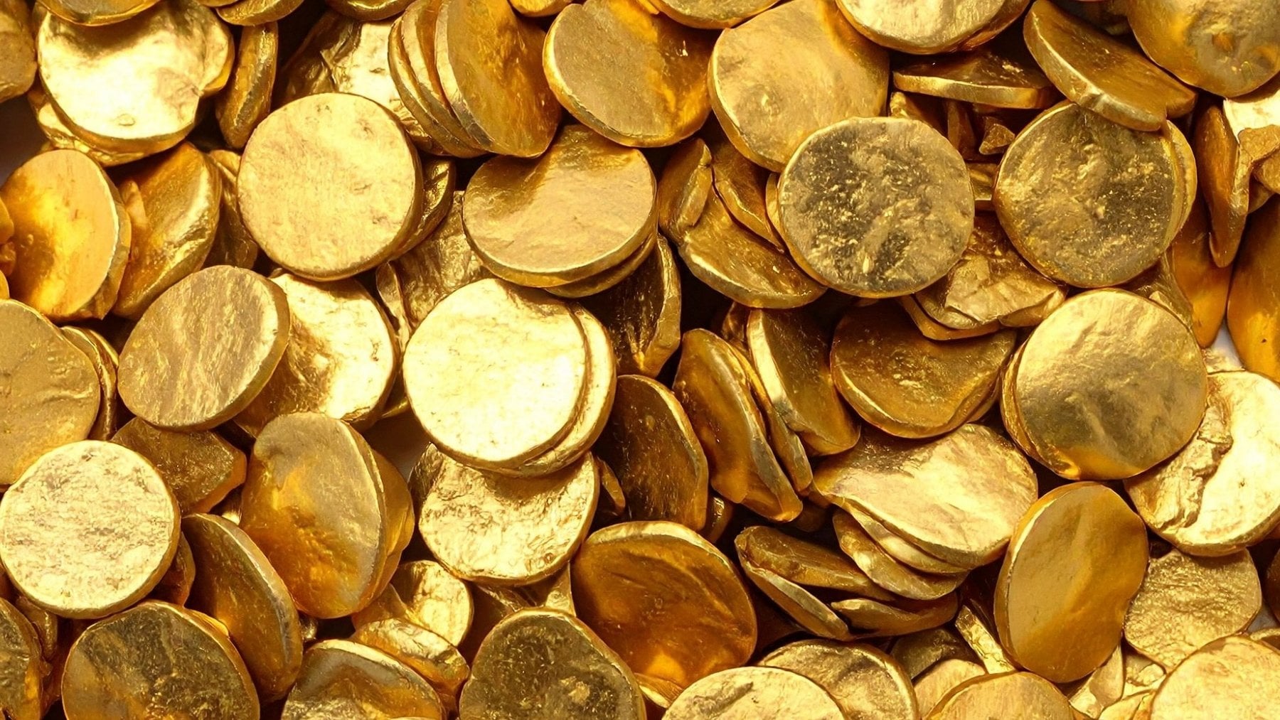 El enigma de las nueve monedas de oro que salvó una iglesia histórica del cierre: nadie sabe quién las dejó bajo el altar