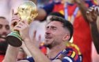 Aymeric Laporte levanta la Copa del Mundo (Getty)