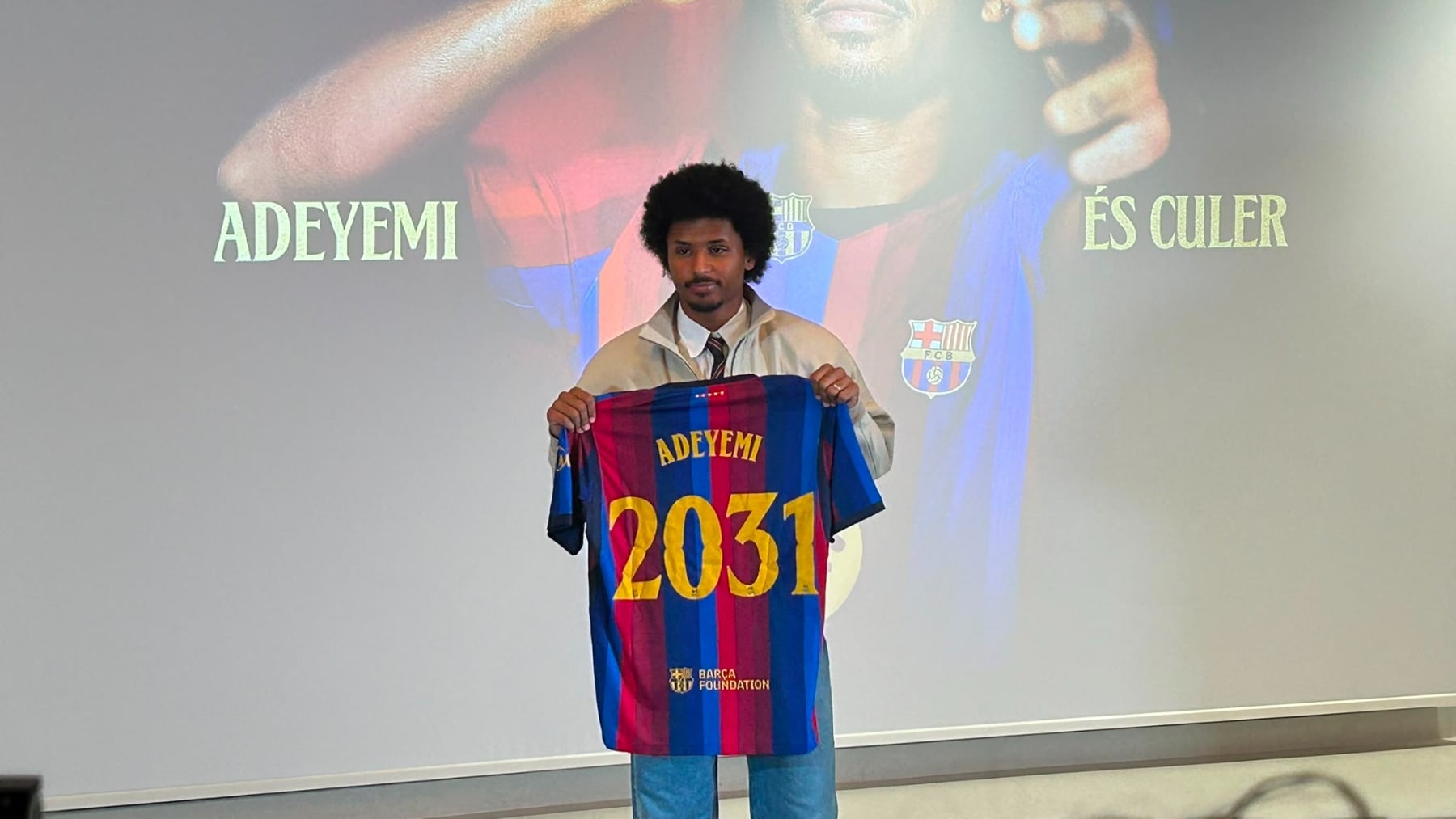 Karim Adeyemi, presentado como nuevo jugador del FC Barcelona. (EP)