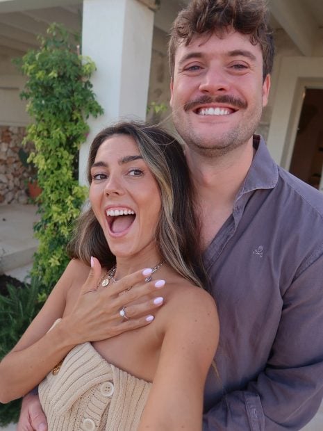 Anna Ferrer y Mario, su prometido. (Foto: Redes Sociales)