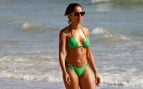Hiba Abouk presume de cuerpazo en las playas de Cádiz. (foto: Europa Press)