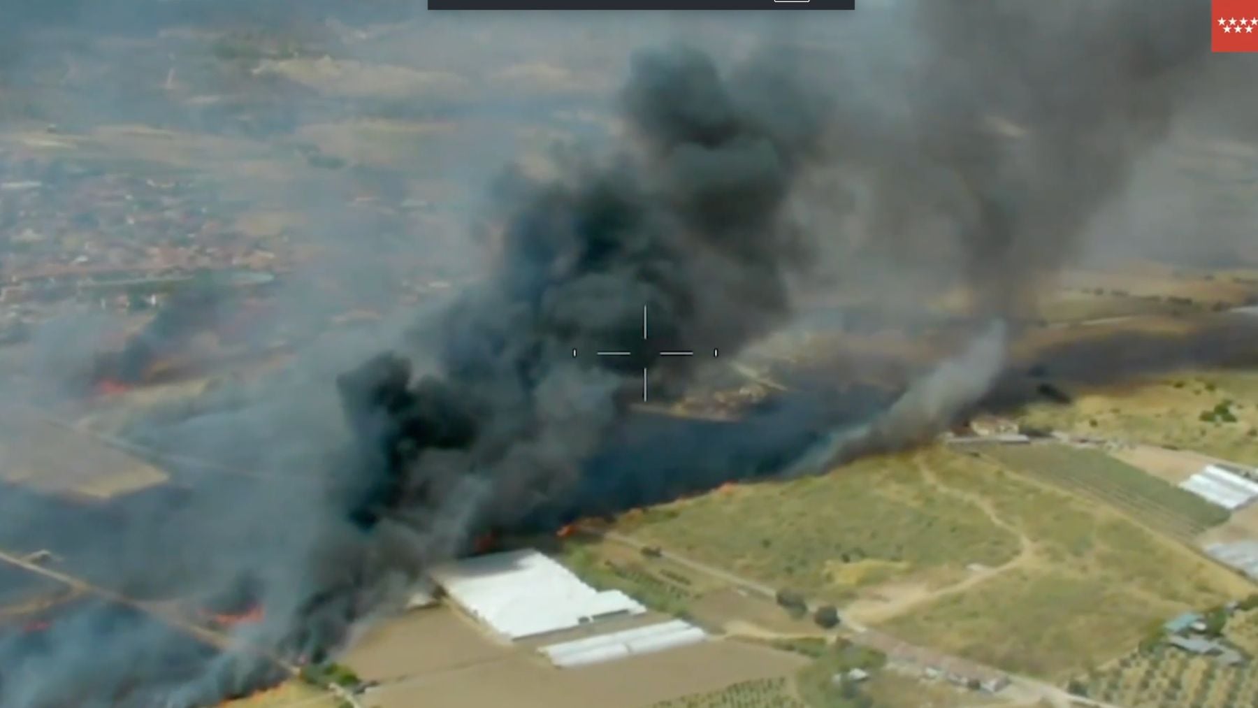 Un incendio en San Martín de Valdeiglesias obliga a confinar una residencia de mayores y dos urbanizaciones