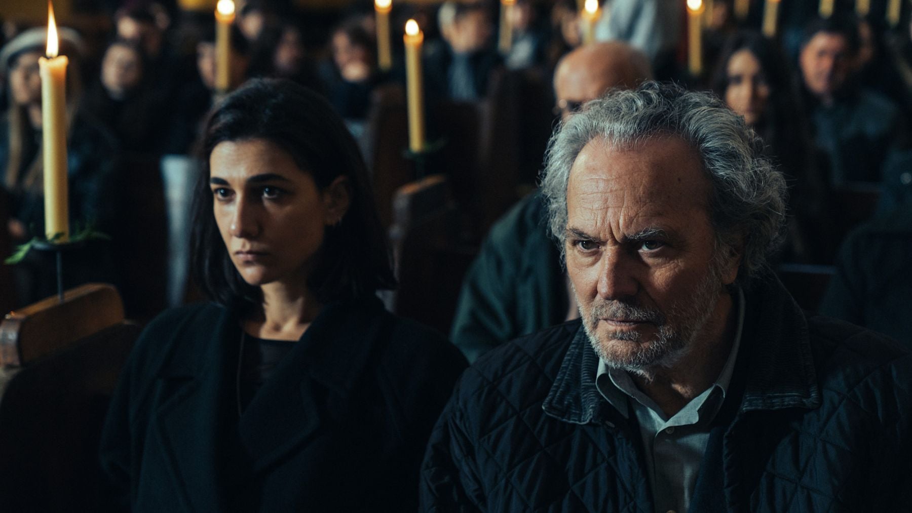 Stéphanie Magnin y Jose Coronado en ‘Los creyentes’. (Netflix)