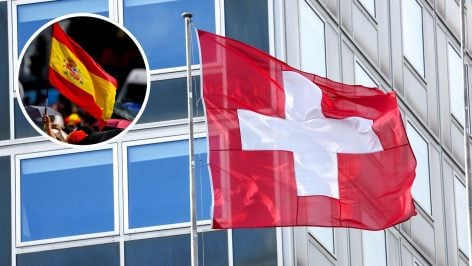 Banderas de España y Suiza. Fotos de EuropaPress.
