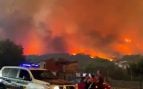 La noche cae sobre la Sierra Oeste de Madrid con el incedio descontrolado, en su punto «álgido» y con 50.000 personas evacuadas o confinadas