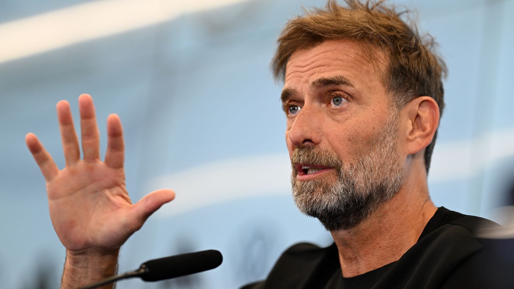 Klopp avisa a la prensa alemana en su presentación: Si vais contra mi familia, me voy