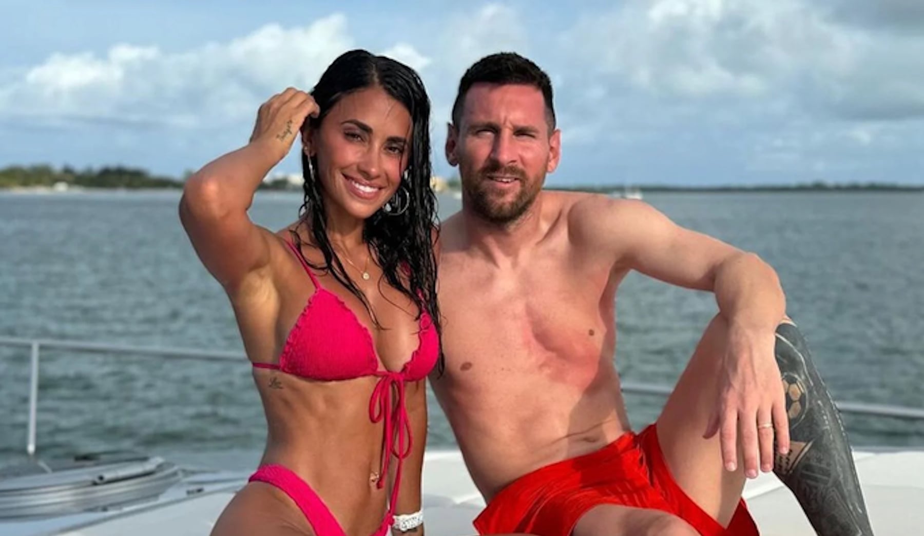 Antonela Rocuzo con Messi