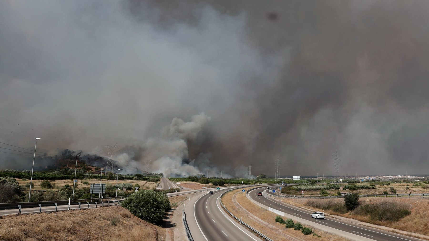 Desalojan las poblaciones de Vilavella y Artana por el incendio de Vall de Uxó, en Castellón