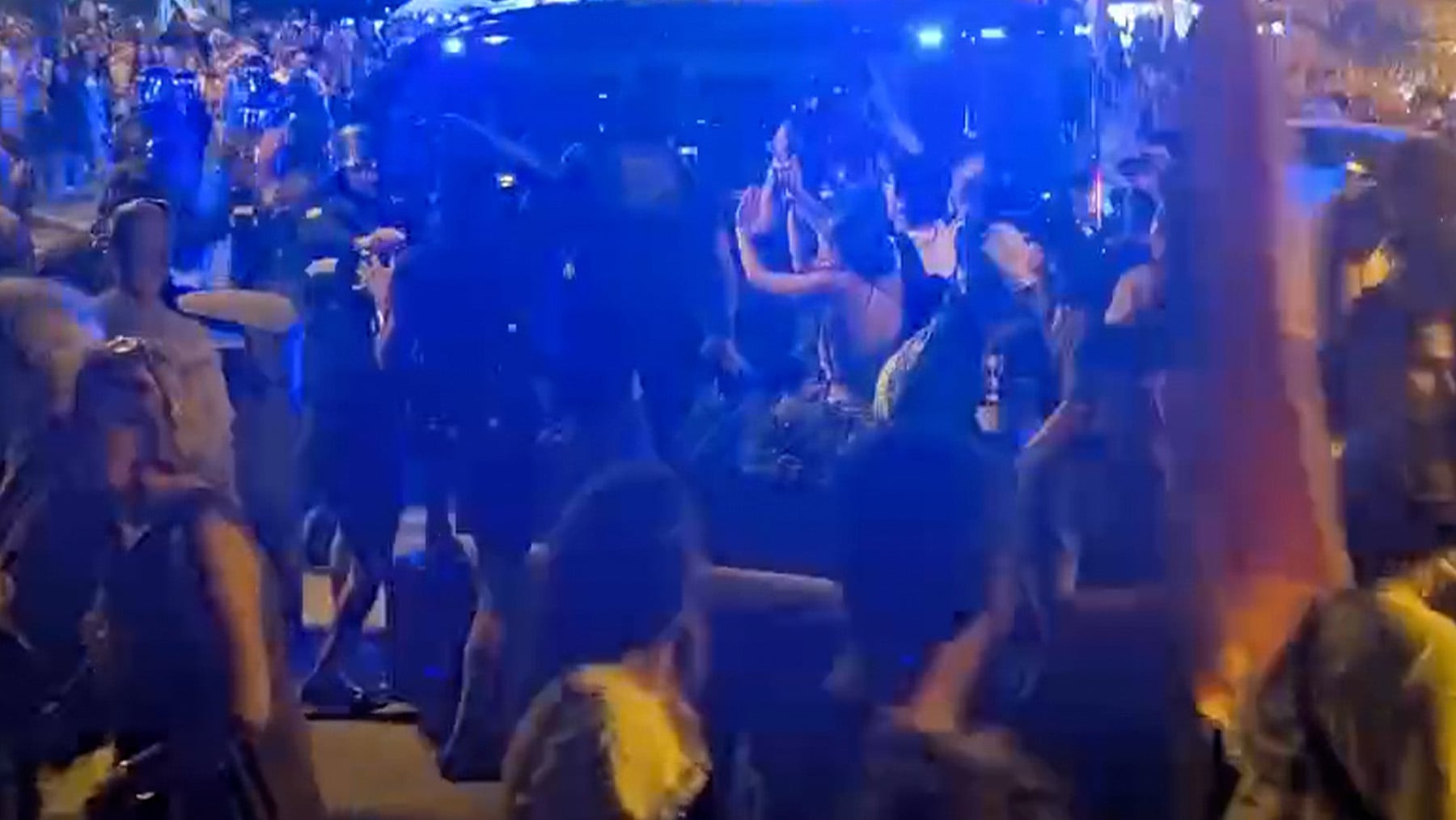 La violencia se apodera de las calles de Palma y la Policía Nacional se ve obligada a cargar contra manifestantes violentos