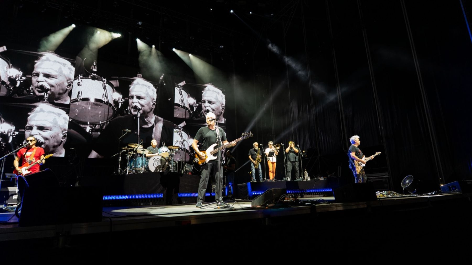 Hombres G conquistan Palma con un viaje musical que reúne a más de 5.000 fans en Son Fusteret