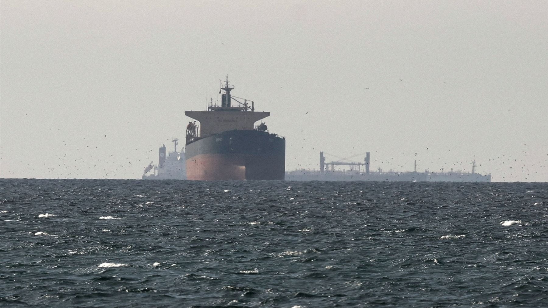Irán asegura que un petrolero ha explotado tras chocar con una mina naval en el estrecho de Ormuz