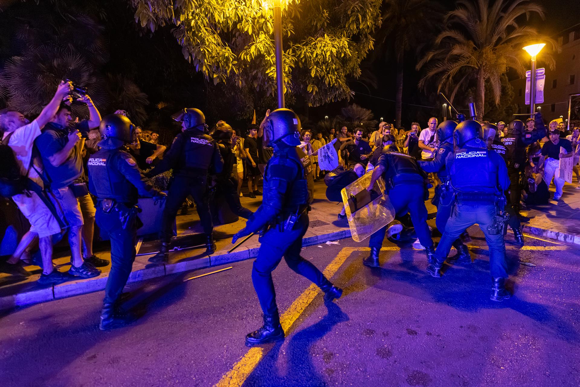 Los sindicatos cargan contra el delegado del Gobierno: Prefiere cuestionar a la Policía antes que condenar a los violentos