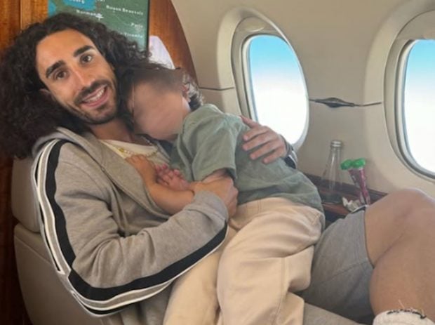 Cucurella con su hijo Mateo. (Foto: Instagram)