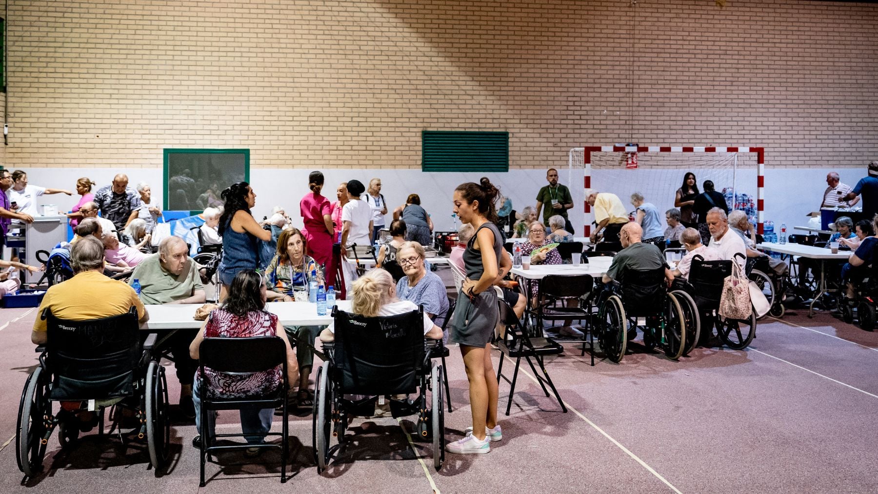 Alcaldes madrileños aseguran que sus pueblos fueron desalojados por la falta de medios para atajar el fuego