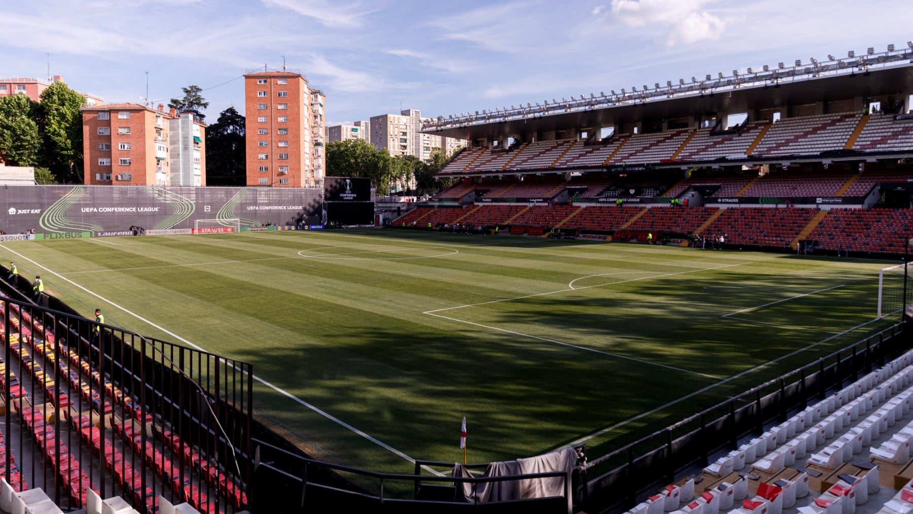 La Comunidad de Madrid impide jugar al Rayo en Vallecas por deficiencias graves de seguridad
