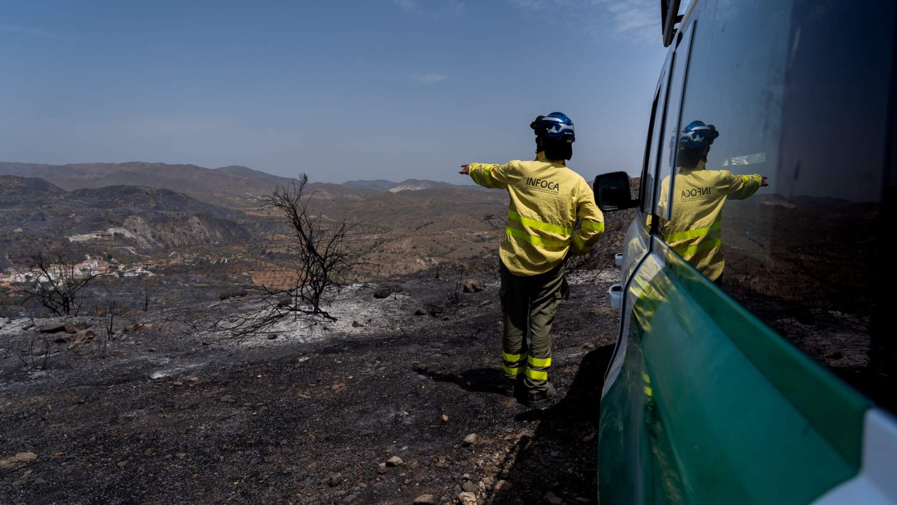 Terreno calcinado tras el incendio en Los Gallardos, en la sierra de Béjar (Almería). (Foto: Europa Press).