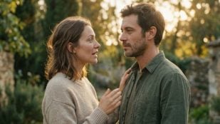 Una pareja en el jardín